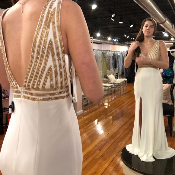 Prom dress only worn once size 2 - Picture 2 of 6